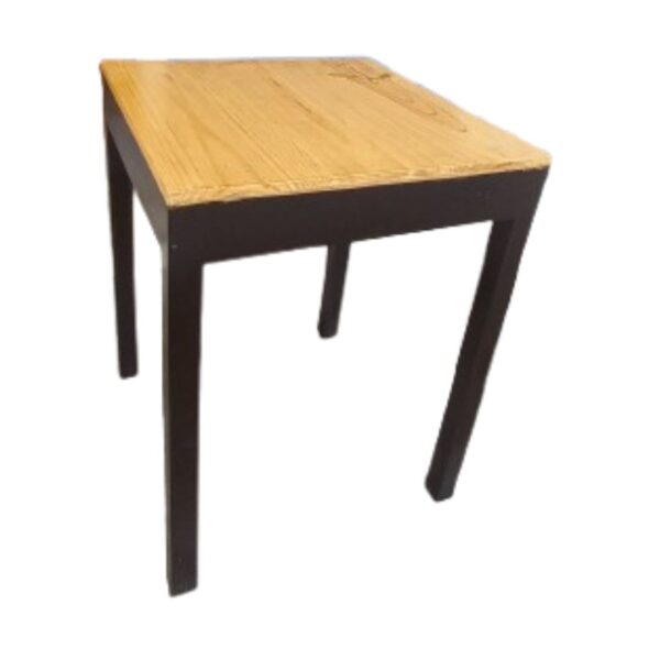 Mesa Modelo Sin Pestañas Cuadrada y Patas 3x2 de Color Natural y Nogal de Madera Capirona y Pino: Comodidad en un Solo Diseño