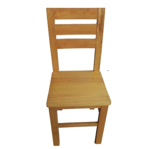 Silla Modelo Playera de Color Natural de Madera Capirona y Asiento de Pino: Diseño Auxiliar