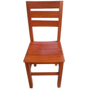 Silla Modelo Playera con Asiento Parrilla de Color Natural y Madera Huayruro: Diseño Auxiliar